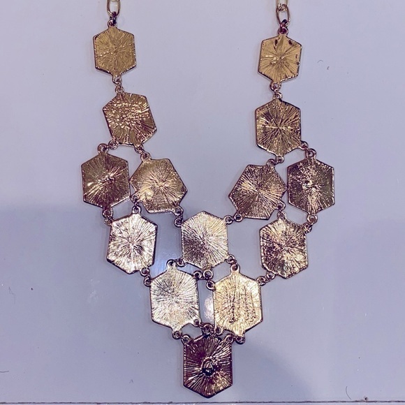 Amrita Singh Fushia Noah’s ark statement necklace. NWT. - Picture 6 of 9